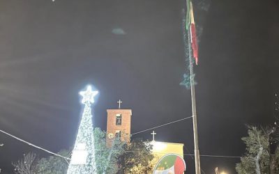 Comunicato stampa, In mille a Le Luci del Borgo. La Pedagnalonga accende l’albero e anima il cuore di Borgo Hermada in collaborazione con Parrocchia e Centro Anziani