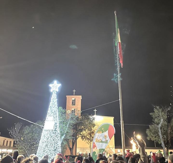 Comunicato stampa, In mille a Le Luci del Borgo. La Pedagnalonga accende l’albero e anima il cuore di Borgo Hermada in collaborazione con Parrocchia e Centro Anziani